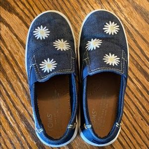 slightly used girls toms